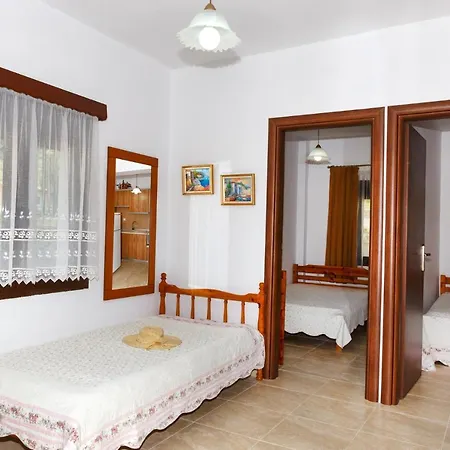 Lägenhetshotell Emi House 3*