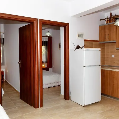 Emi House 3*