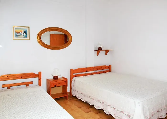 Emi House Aparthotel 3*