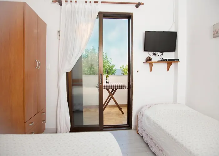 Emi House 3*