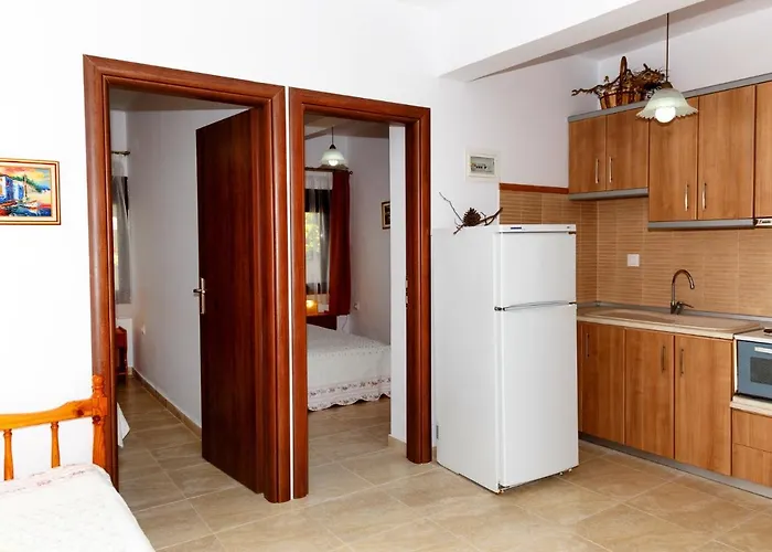 Emi House 3*