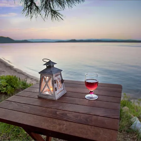 아파트호텔 Emi House 보우르보우로우