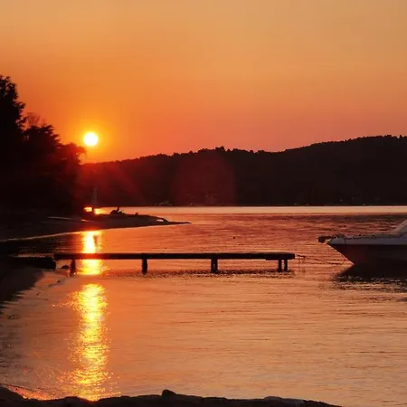 Emi House Ξενοδοχείο με διαμερίσματα Βουρβουρού