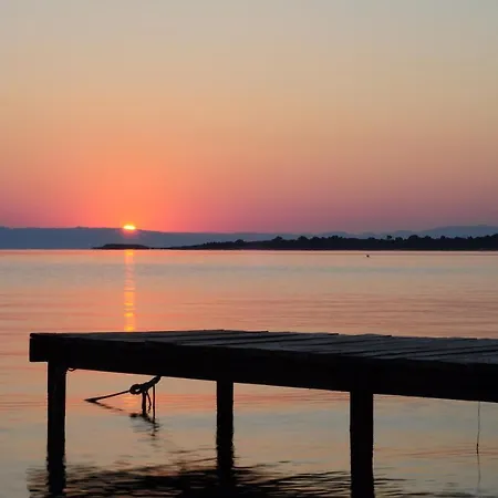 아파트호텔 Emi House 3*