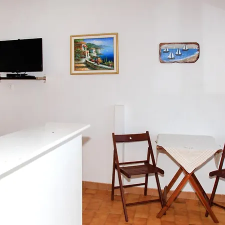 Ξενοδοχείο με διαμερίσματα Emi House