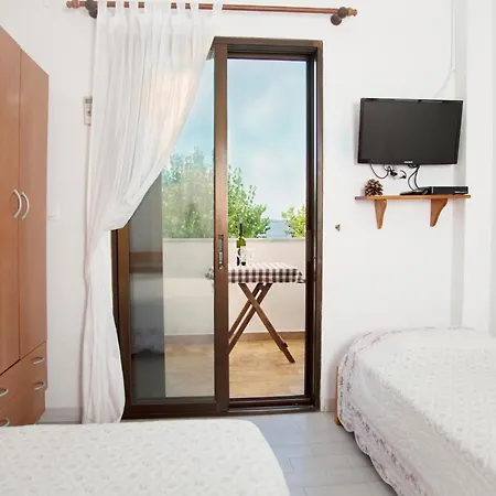 Emi House 3*