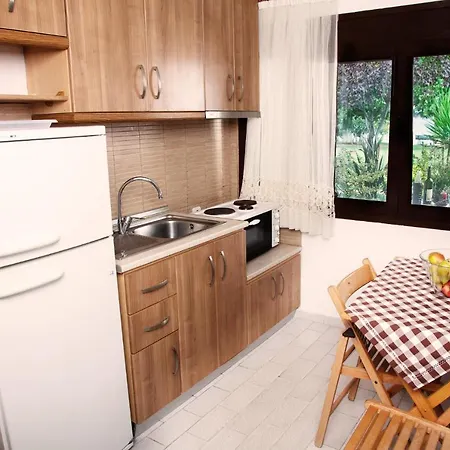 Emi House 3*