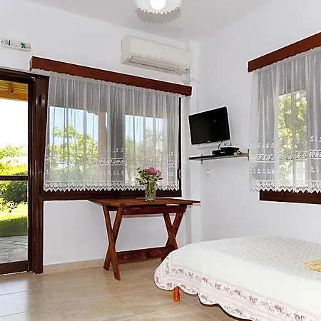Emi House 3*