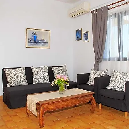 Emi House Aparthotel 3*