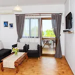 Emi House Aparthotel