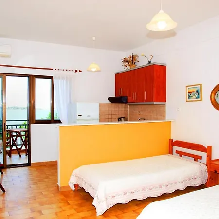 Emi House 3*